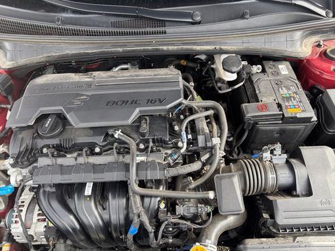 Used 2025 Hyundai Elantra Limited FWD image 31