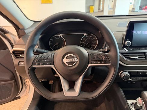 Used 2025 Nissan Altima 2.5 SV FWD image 26