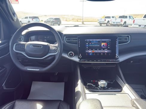 Used 2025 Jeep Wagoneer L 4WD image 14