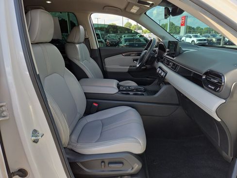 Used 2025 Honda Pilot EX-L image 17