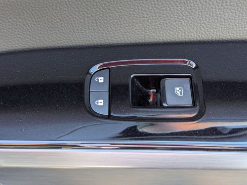 Certified 2024 Nissan Pathfinder SL image 40