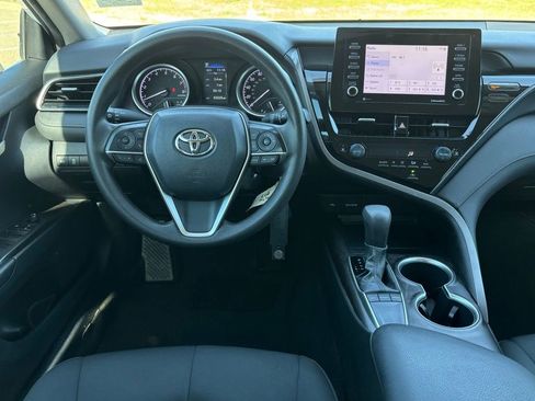 Used 2022 Toyota Camry LE image 9