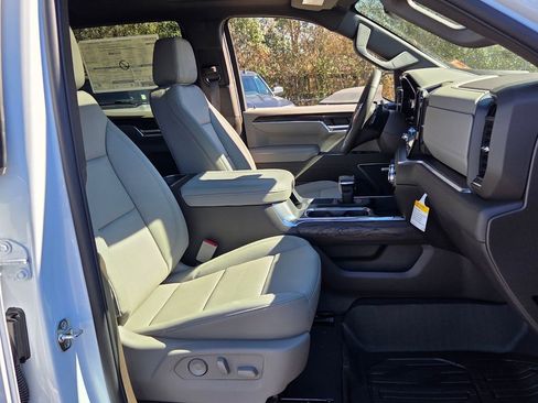 New 2026 GMC Sierra 1500 SLT image 13