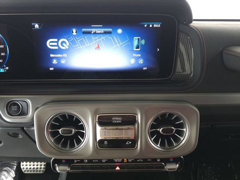 Used 2025 Mercedes-Benz G 580 w/ Manufactur Interior Package image 16