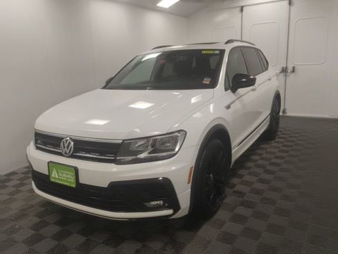 Used 2021 Volkswagen Tiguan SE R-Line image 3