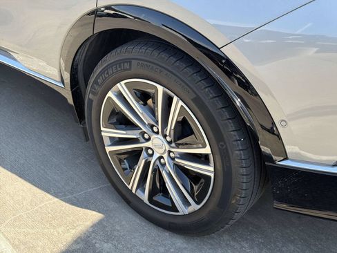 Used 2024 Cadillac Lyriq Luxury w/ LPO, Floor Liner Package RWD image 4