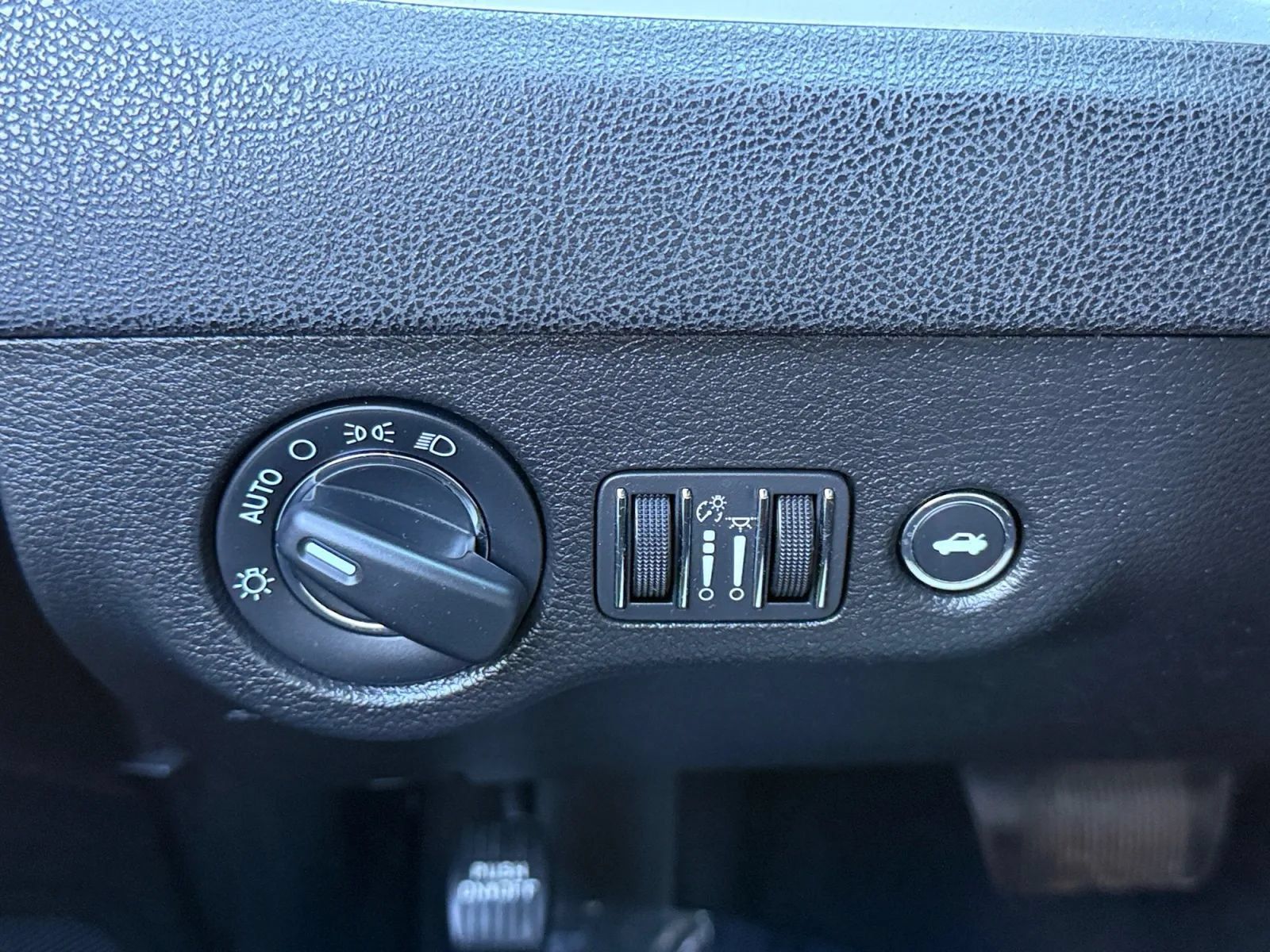 Used 2019 Chrysler 300 Touring AWD/4WD image 39