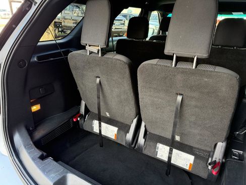 Used 2016 Ford Explorer XLT image 25