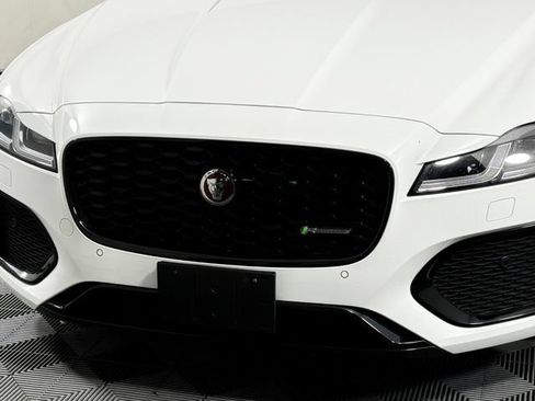 Certified 2023 Jaguar XF R-Dynamic SE AWD/4WD image 12