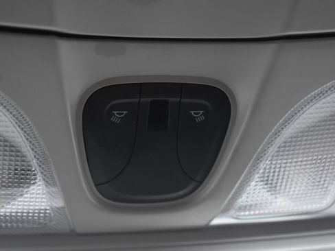 Used 2019 Jeep Cherokee Latitude Plus FWD image 16
