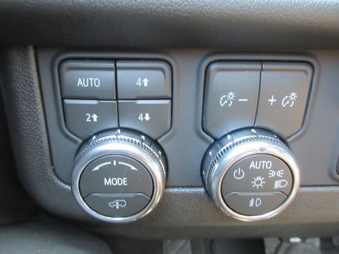 New 2026 GMC Yukon XL Denali w/ Denali Reserve Package AWD/4WD image 18