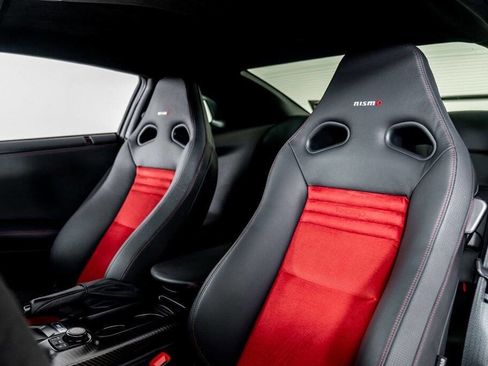 Used 2023 Nissan GT-R NISMO AWD/4WD image 17