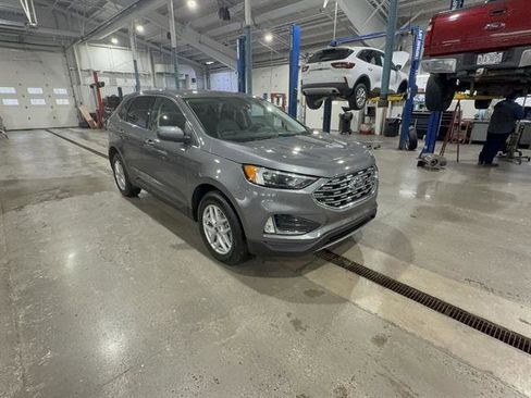 Certified 2022 Ford Edge SEL w/ Convenience Package AWD/4WD image 9