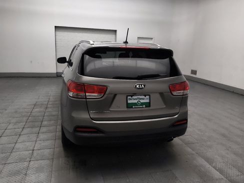 Used 2017 Kia Sorento AWD image 6