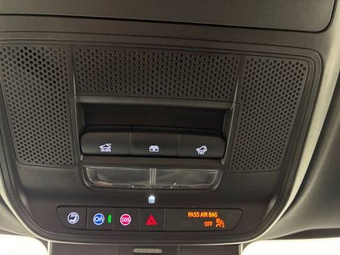 Used 2025 Chevrolet Traverse LT w/ Sun and Wheel Package image 28