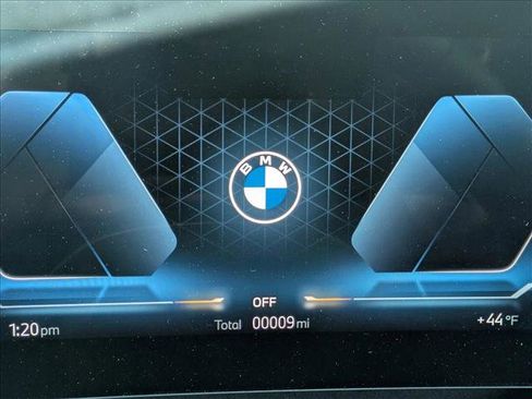 New 2026 BMW X2 xDrive28i AWD/4WD image 11