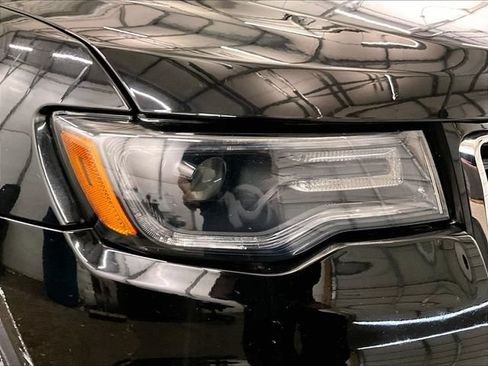 Used 2017 Jeep Grand Cherokee Limited w/ Luxury Group II AWD/4WD image 28