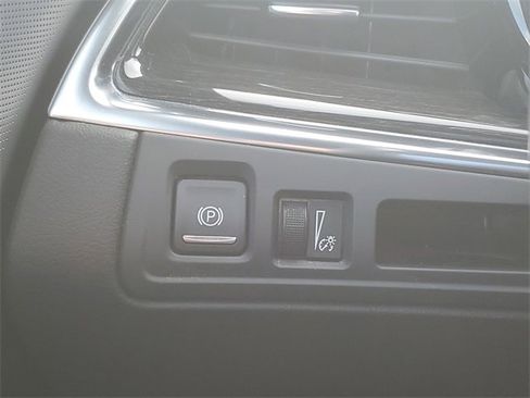 Used 2020 Cadillac XT5 Premium Luxury image 25