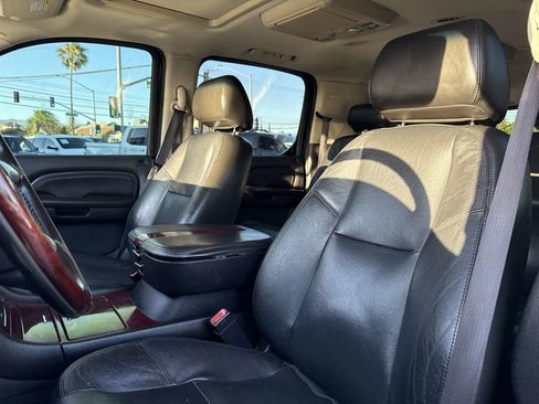Used 2009 Cadillac Escalade ESV AWD image 8