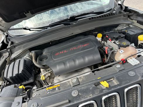 Used 2016 Jeep Renegade Latitude image 21