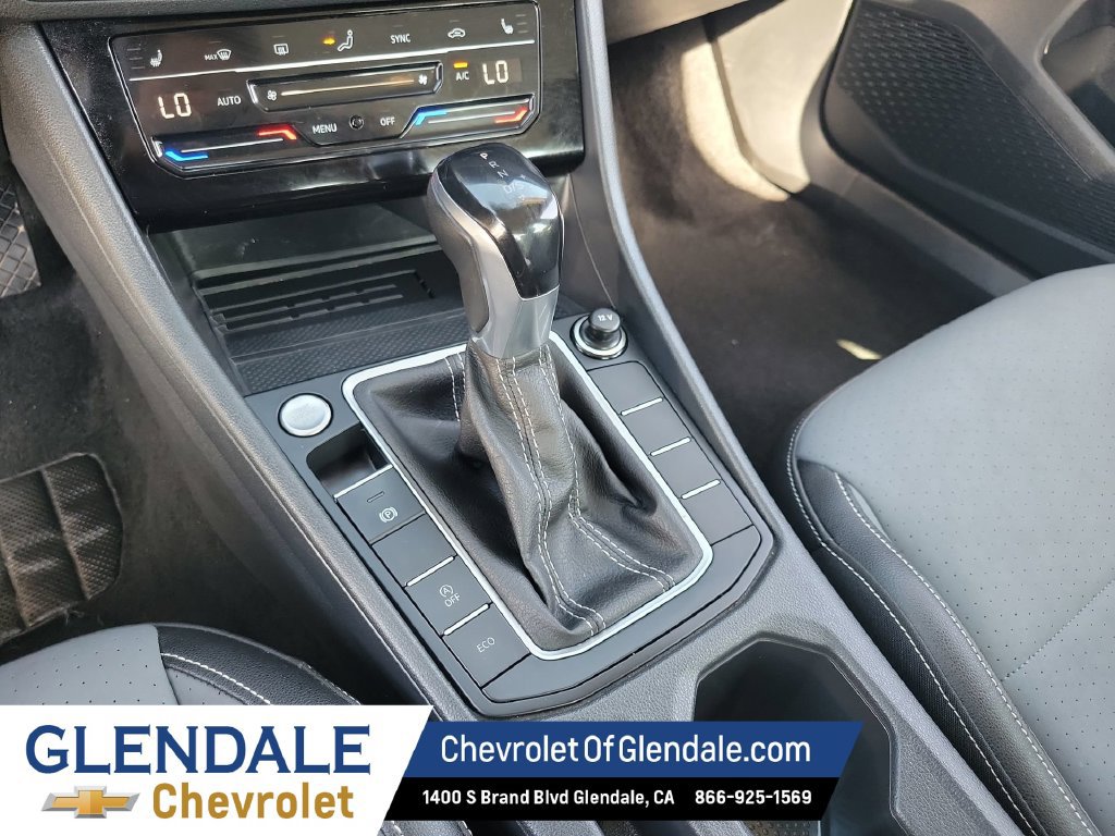 Used 2025 Volkswagen Jetta SE FWD image 18