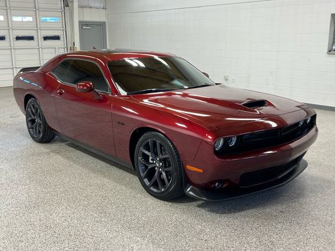 Used 2023 Dodge Challenger R/T w/ Plus Package image 6