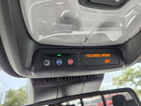 Used 2025 Chevrolet Colorado LT AWD/4WD image 33