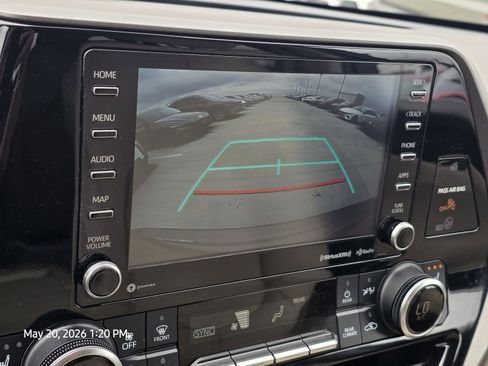 Used 2021 Toyota Highlander XLE FWD image 25