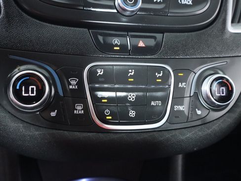 Used 2022 Chevrolet Malibu LT FWD image 21