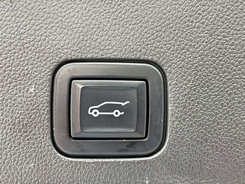 Used 2022 Chevrolet Tahoe RST w/ Luxury Package image 17