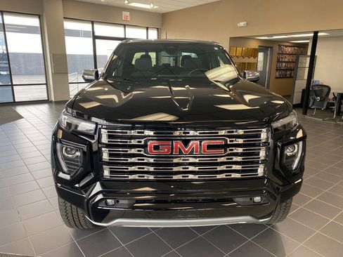 Used 2024 GMC Canyon Denali image 3