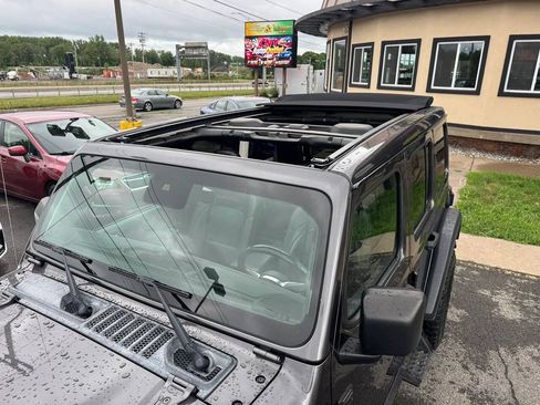 Used 2019 Jeep Wrangler Unlimited Rubicon AWD/4WD image 8