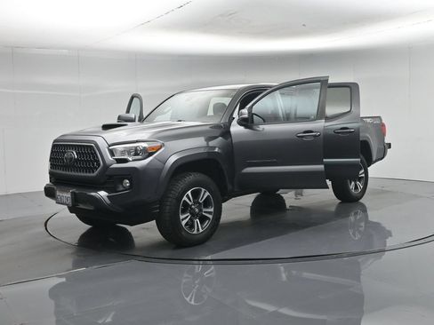 Used 2019 Toyota Tacoma TRD Sport AWD/4WD image 31