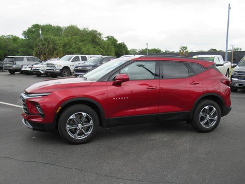 Certified 2024 Chevrolet Blazer LT w/ Convenience Package FWD image 2