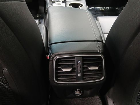 Used 2023 Genesis G70 2.0T image 21