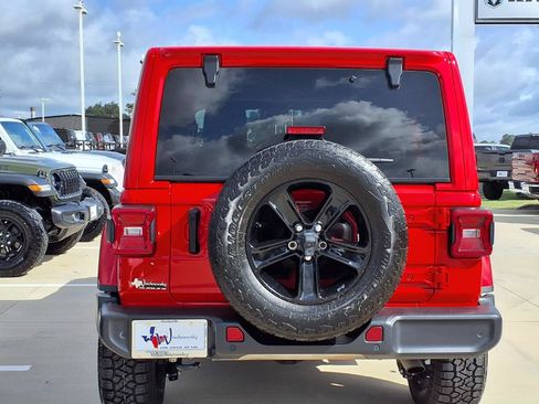 Used 2022 Jeep Wrangler Unlimited Sahara AWD/4WD image 7