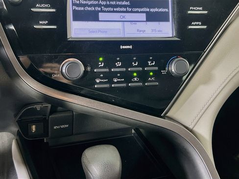 Used 2020 Toyota Camry LE FWD image 15