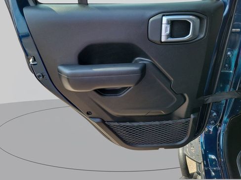 Used 2025 Jeep Gladiator Rubicon w/ Convenience Group AWD/4WD image 30