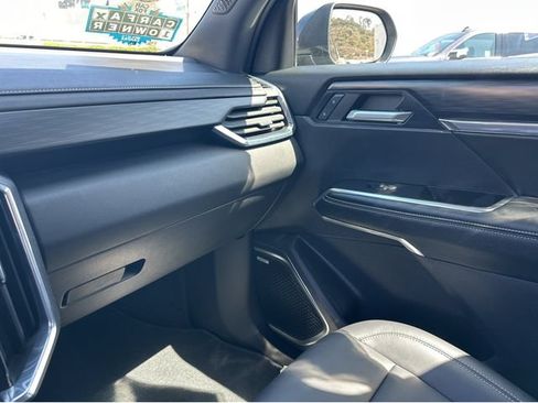 Used 2024 GMC Acadia Elevation w/ Luxury Package FWD image 8
