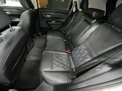 Used 2025 Nissan Rogue Platinum w/ Platinum Premium Package image 29