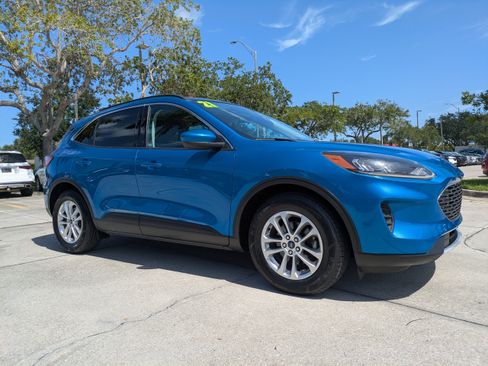 Certified 2021 Ford Escape SE FWD image 2