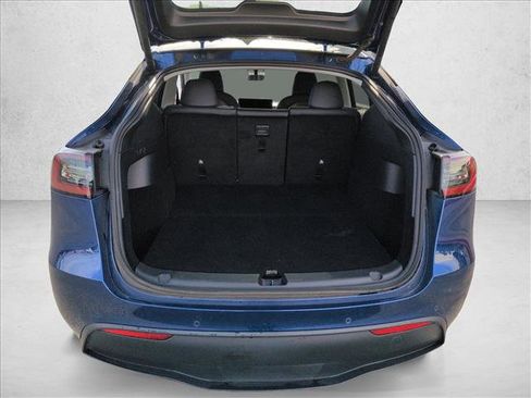 Used 2021 Tesla Model Y Long Range image 6