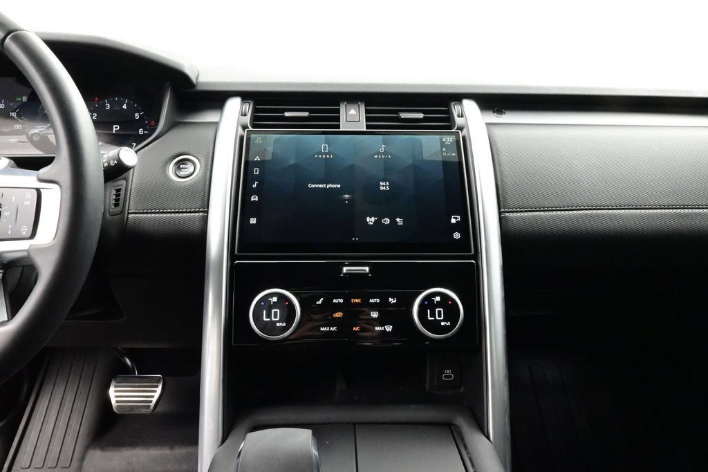 Used 2024 Land Rover Discovery Dynamic SE AWD/4WD image 10