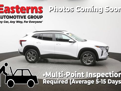 Used 2025 Chevrolet Trax LT FWD image 46