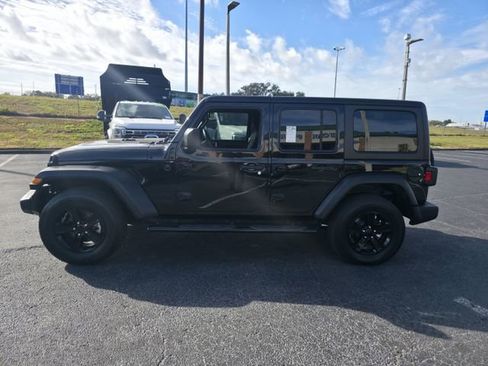 Used 2022 Jeep Wrangler Unlimited Sport image 8