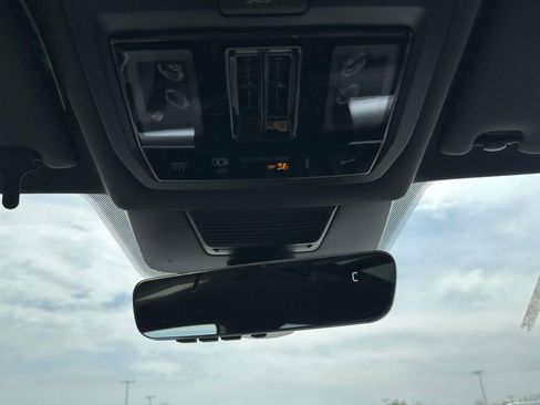 New 2026 Volkswagen Tiguan SE R-Line FWD image 24