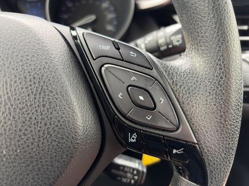 Used 2020 Toyota C-HR LE image 22