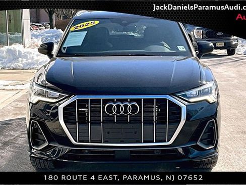 Used 2025 Audi Q3 2.0T Premium w/ Convenience Package image 3