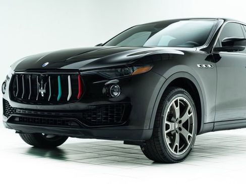 Used 2017 Maserati Levante AWD/4WD image 10