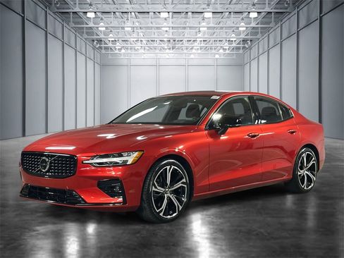 Used 2023 Volvo S60 B5 Plus image 1